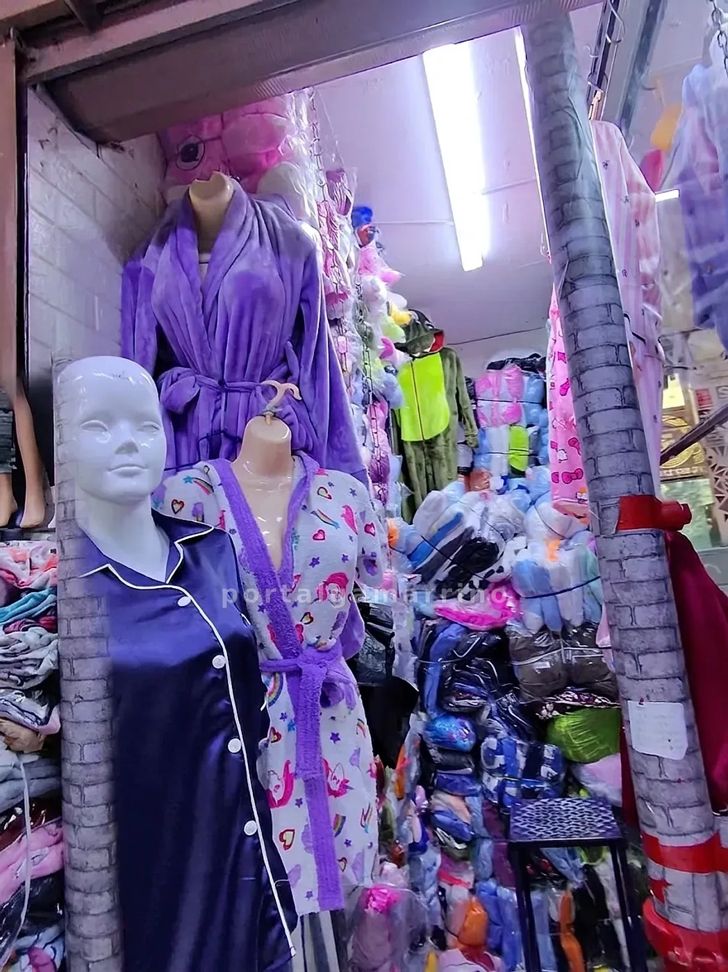 Tienda de batas y pijamas para mujer — Galería La Puerta de Gamarra