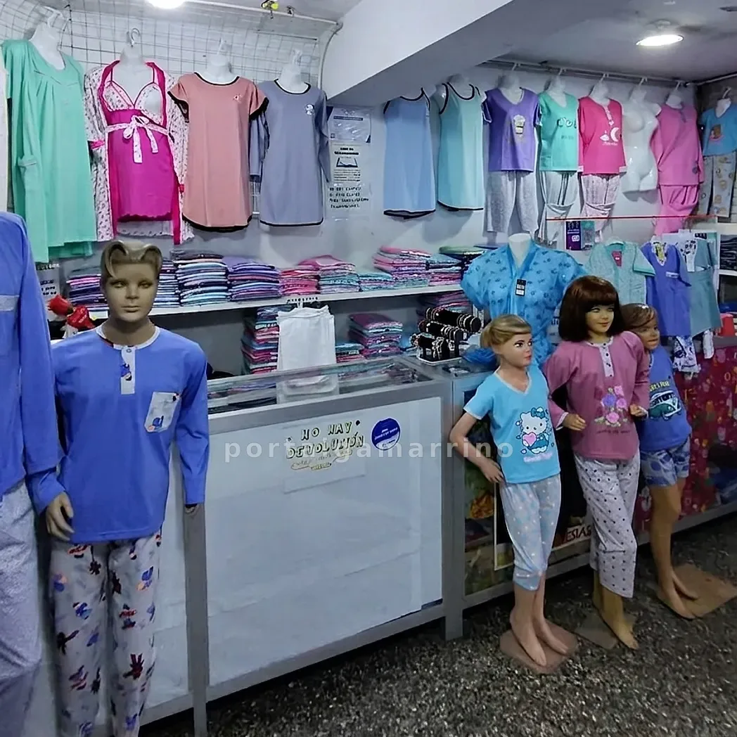 Tienda de pijamas para mujer, hombre y niños — Galería Santa Lucia