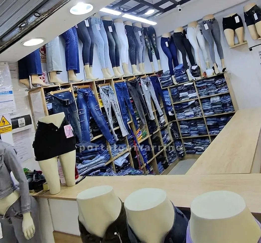 Tienda de jeans y shorts para mujer — Galería El Mayorista