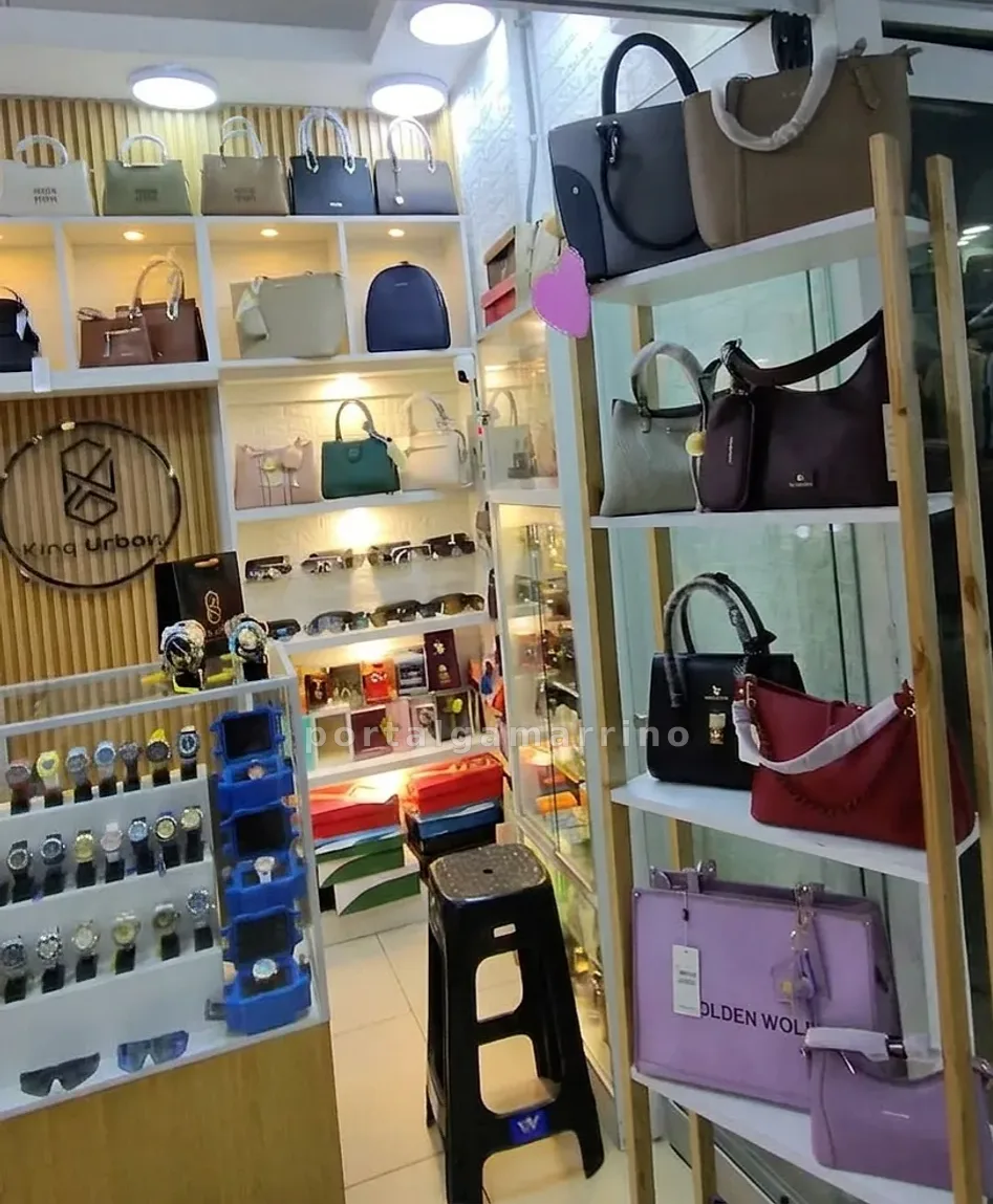 Tienda de carteras, relojes y lentes de sol — C.C Gama Moda Plaza