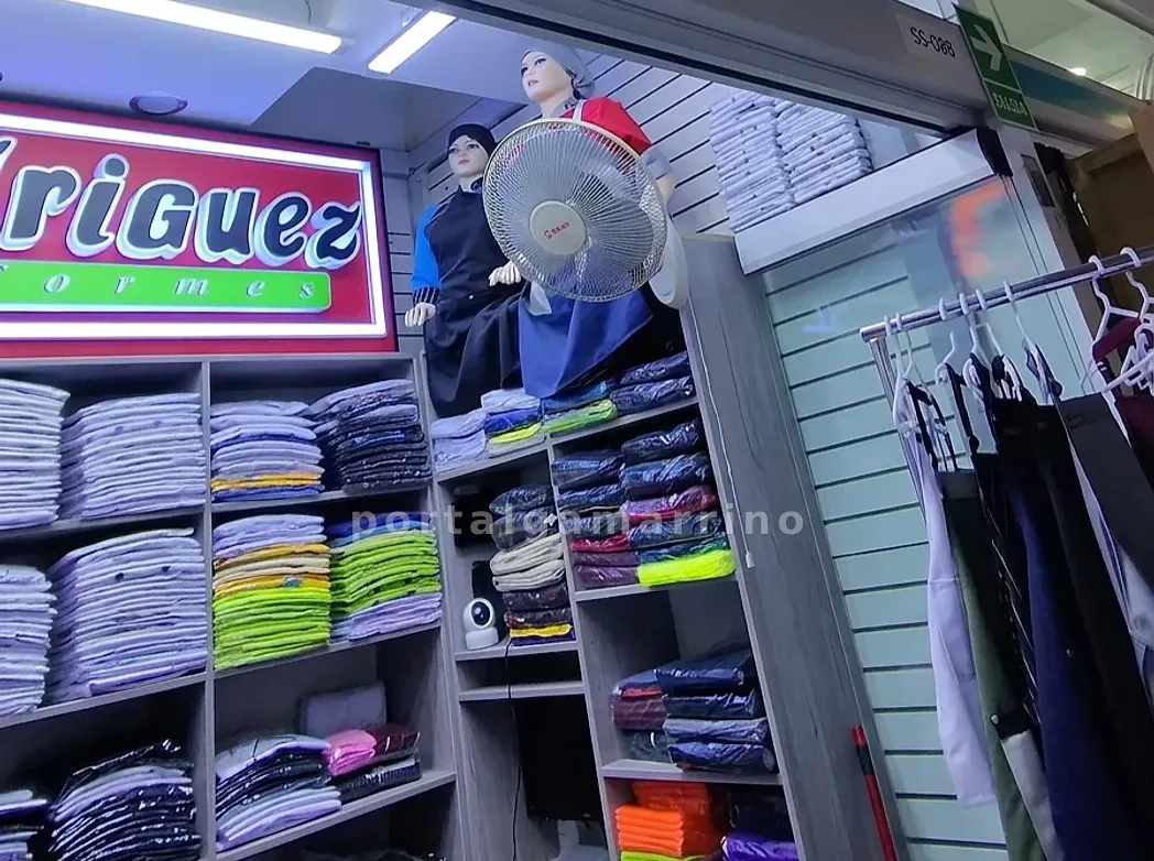 Tienda de uniformes para chef y mandiles · Uniformes y ropa corporativa · Mandiles — foto 2