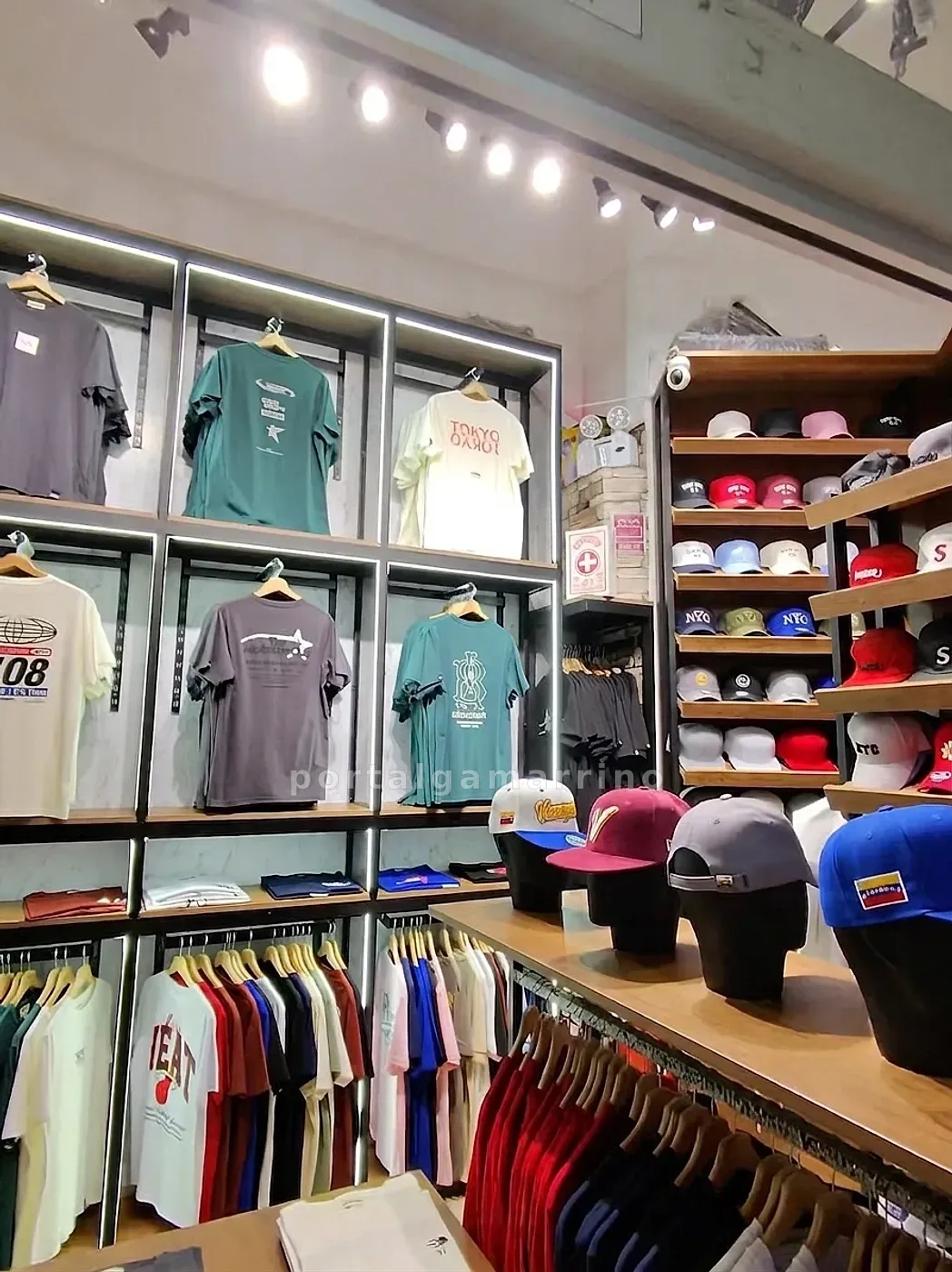 Tienda de polos y gorras urbanas · Ropa y Moda · Ropa para hombre — foto 2