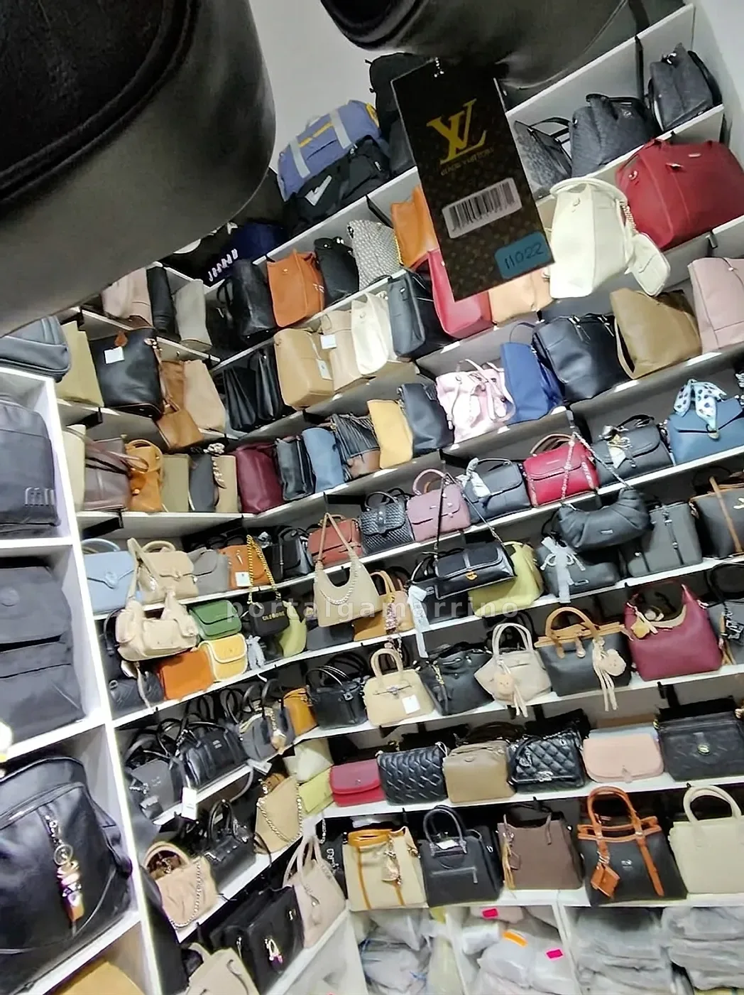 Tienda de carteras y bolsos para mujer — C.C Gama Moda Plaza