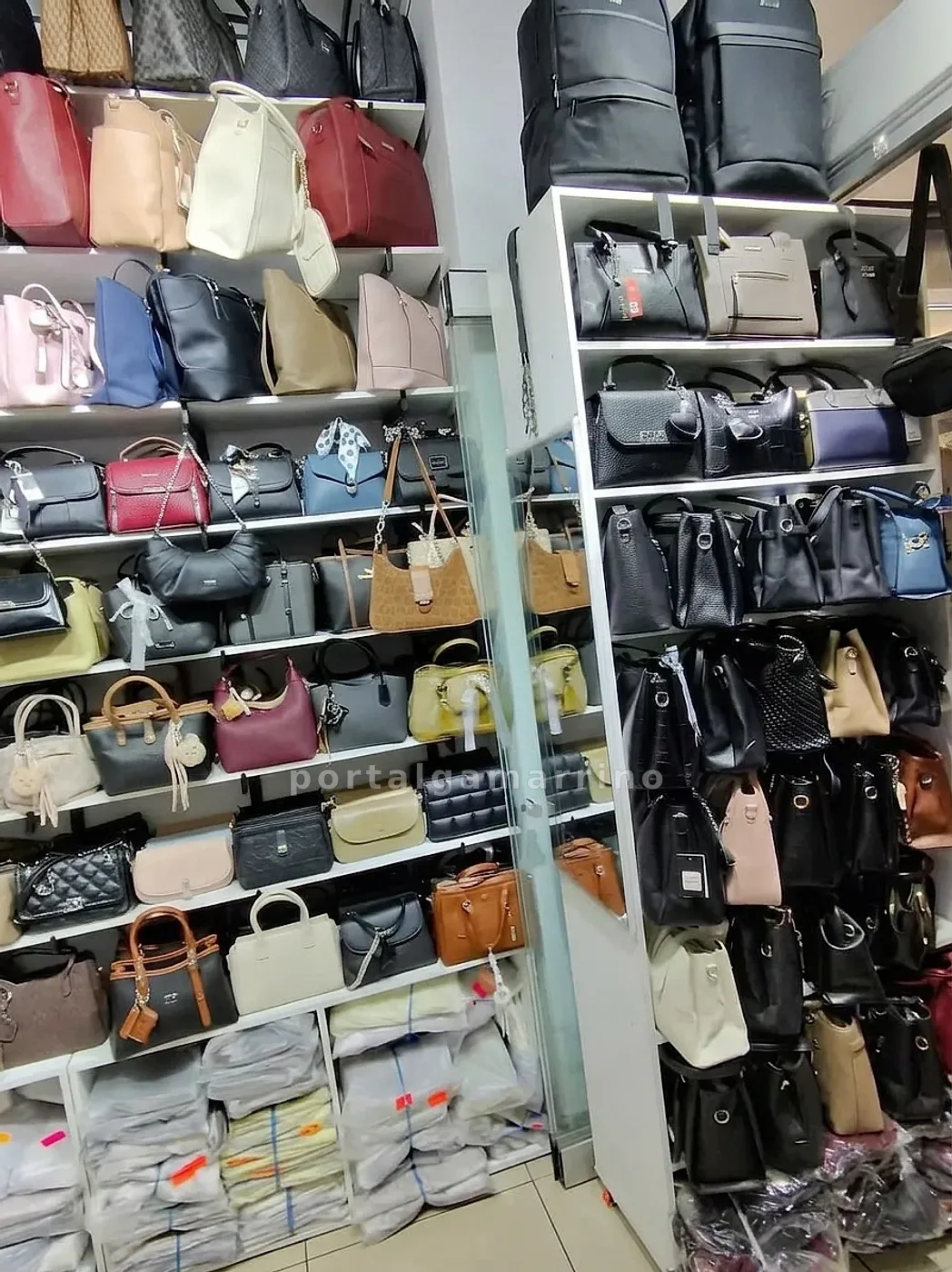 Tienda de carteras y bolsos para mujer · Accesorios · Carteras — foto 2