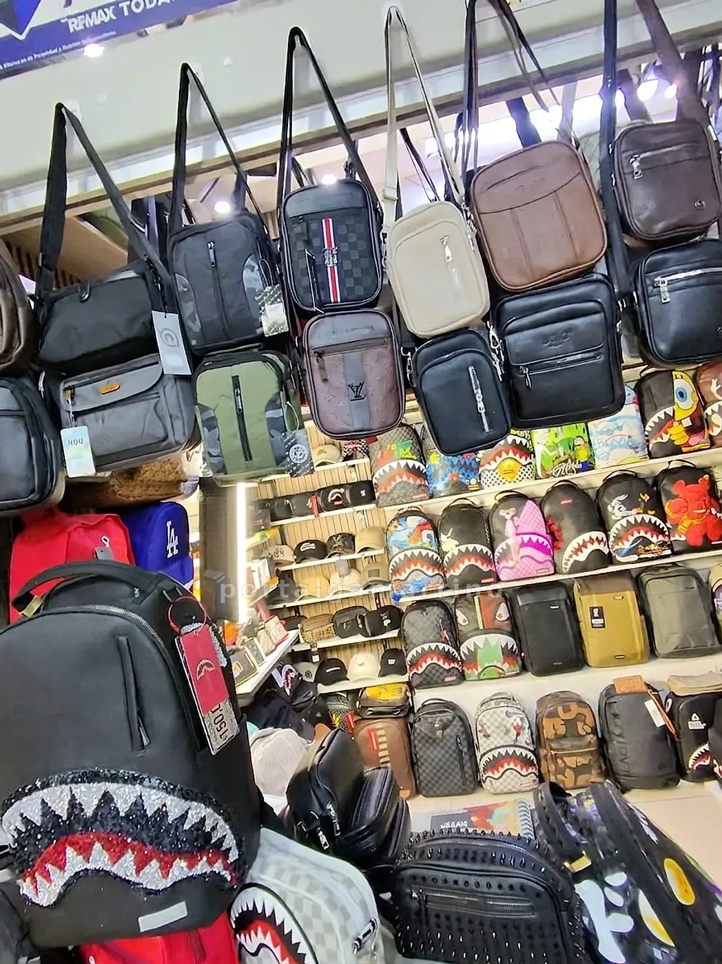 Tienda de mochilas, bolsos y carteras — C.C Gama Moda Plaza