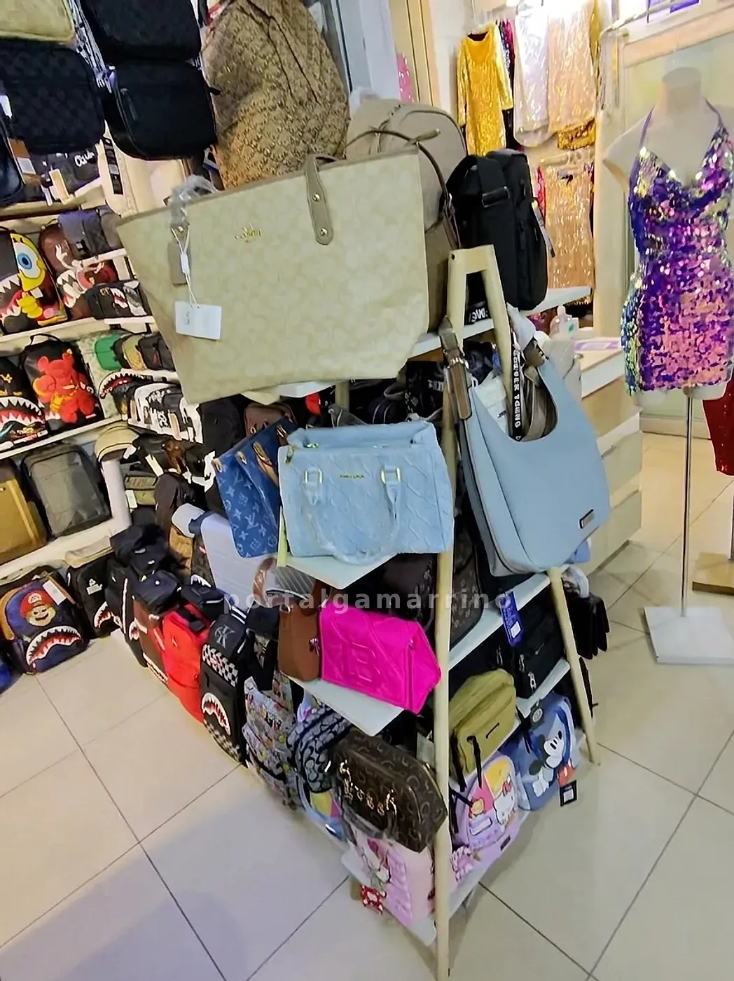 Tienda de mochilas, bolsos y carteras · Accesorios · Mochilas y Maletas — foto 2