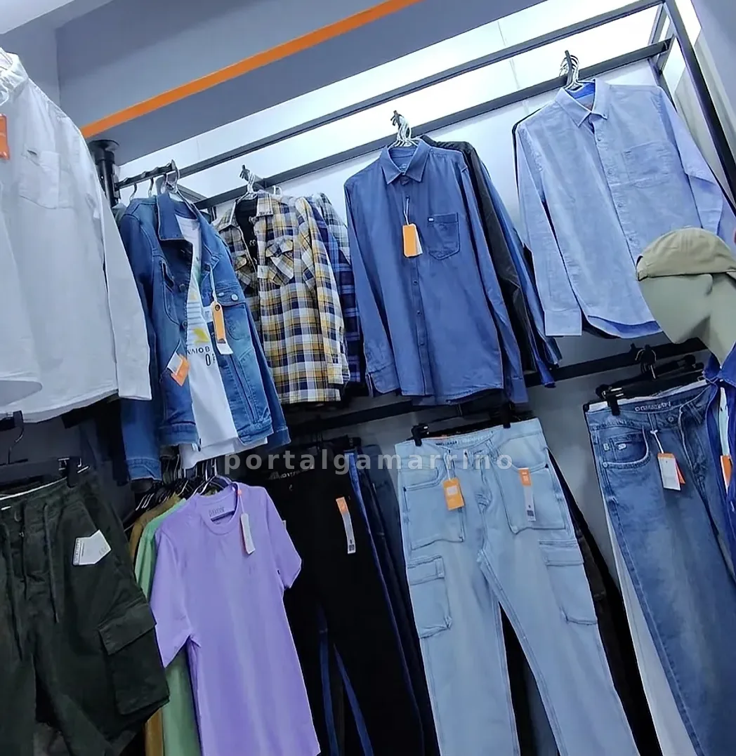 Tienda de ropa casual para hombre con camisas y jeans · Ropa y Moda · Ropa para hombre — foto 2