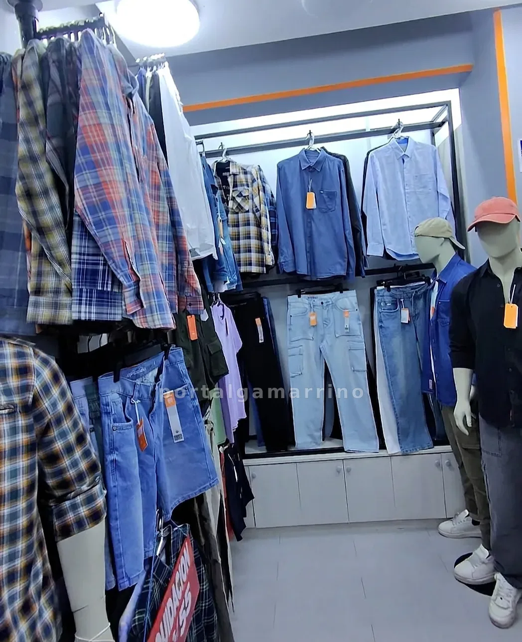 Tienda de ropa casual para hombre con camisas y jeans · Ropa y Moda · Ropa para hombre — foto 4