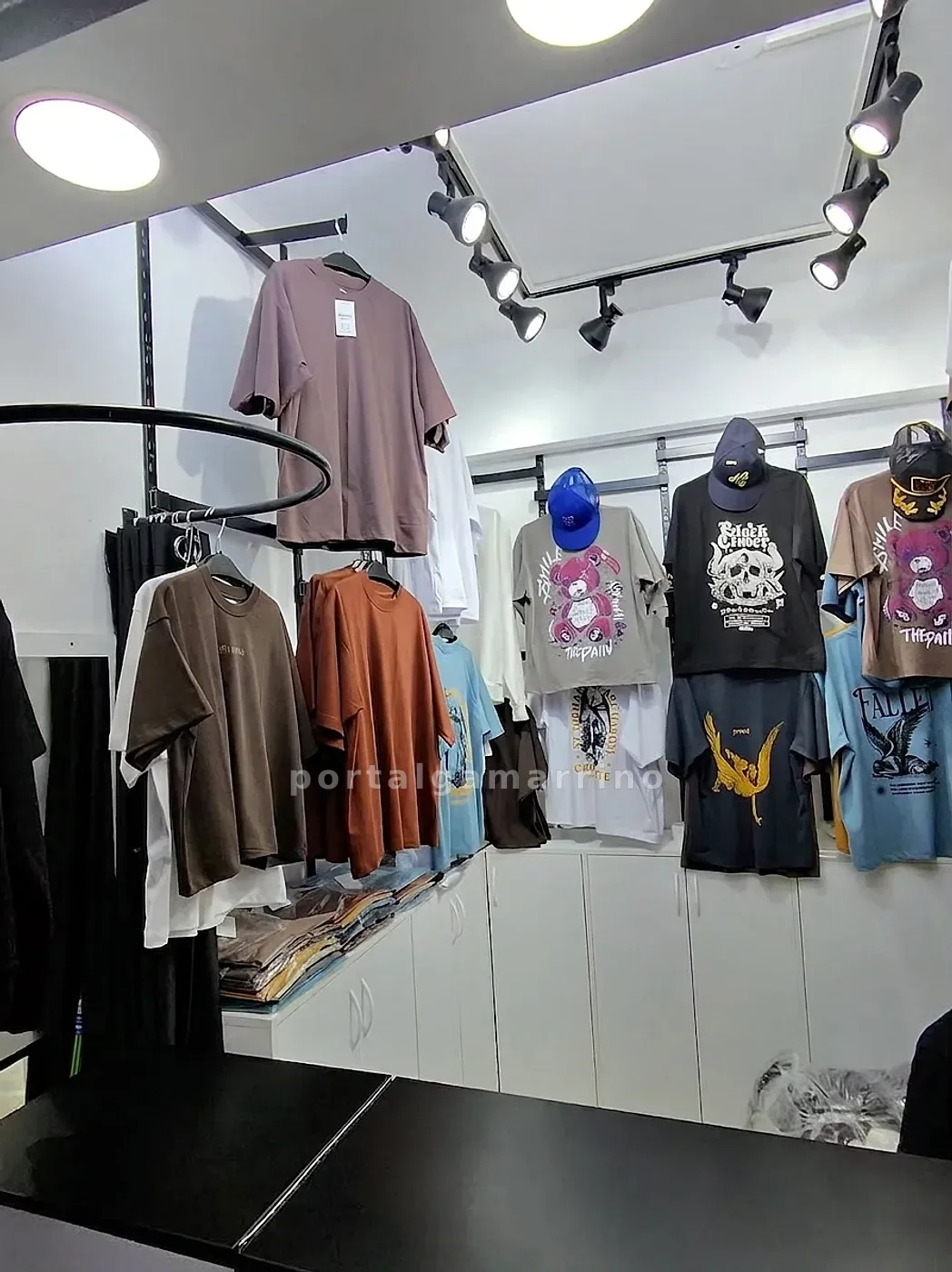Tienda de polos oversize y ropa urbana · Ropa y Moda · Ropa Casual — foto 2