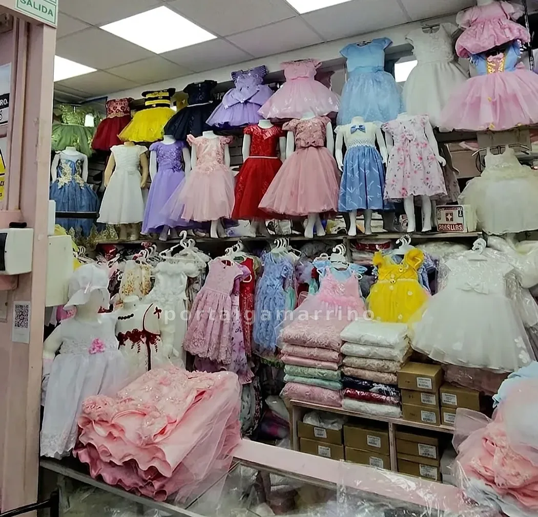 Tienda de ropa infantil y vestidos para niña — Galería Los Confeccionistas