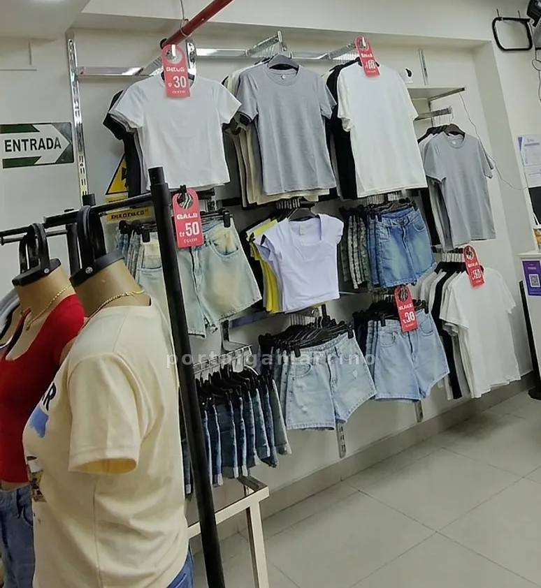 Tienda de moda juvenil para mujer con jeans y polos · Ropa de Mujer · Ropa para mujer — foto 2