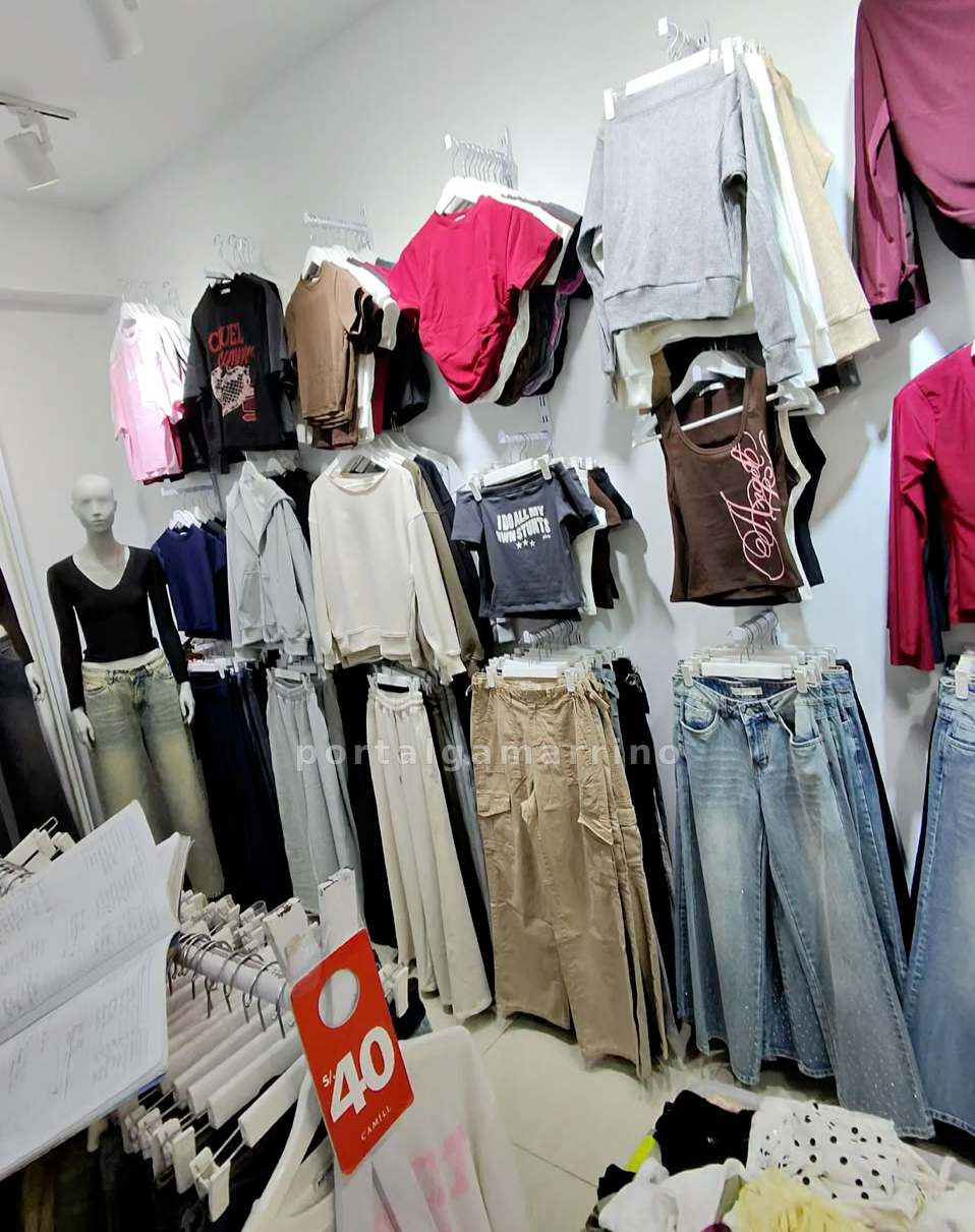 Tienda de ropa casual para mujer con jeans y tops · Ropa de Mujer · Ropa para mujer — foto 2
