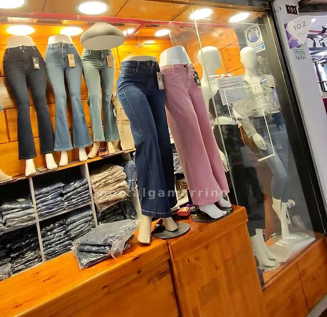 Tienda de jeans y casacas denim para mujer — Galería San Pedro