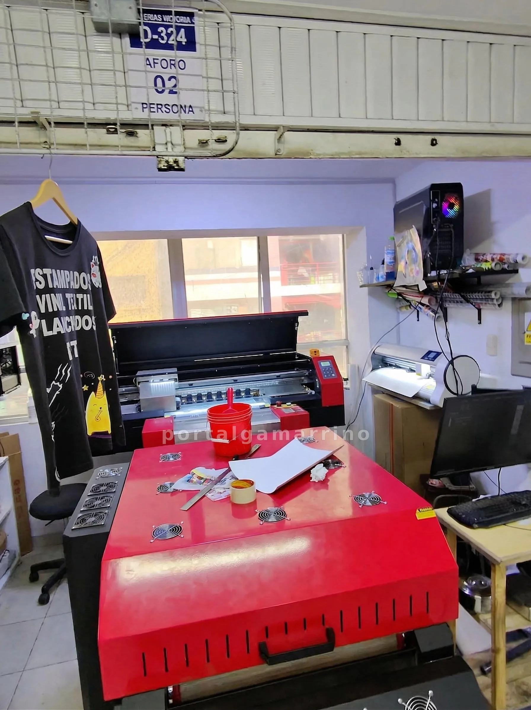Tienda de estampado textil y vinil para polos — Galería Victoria