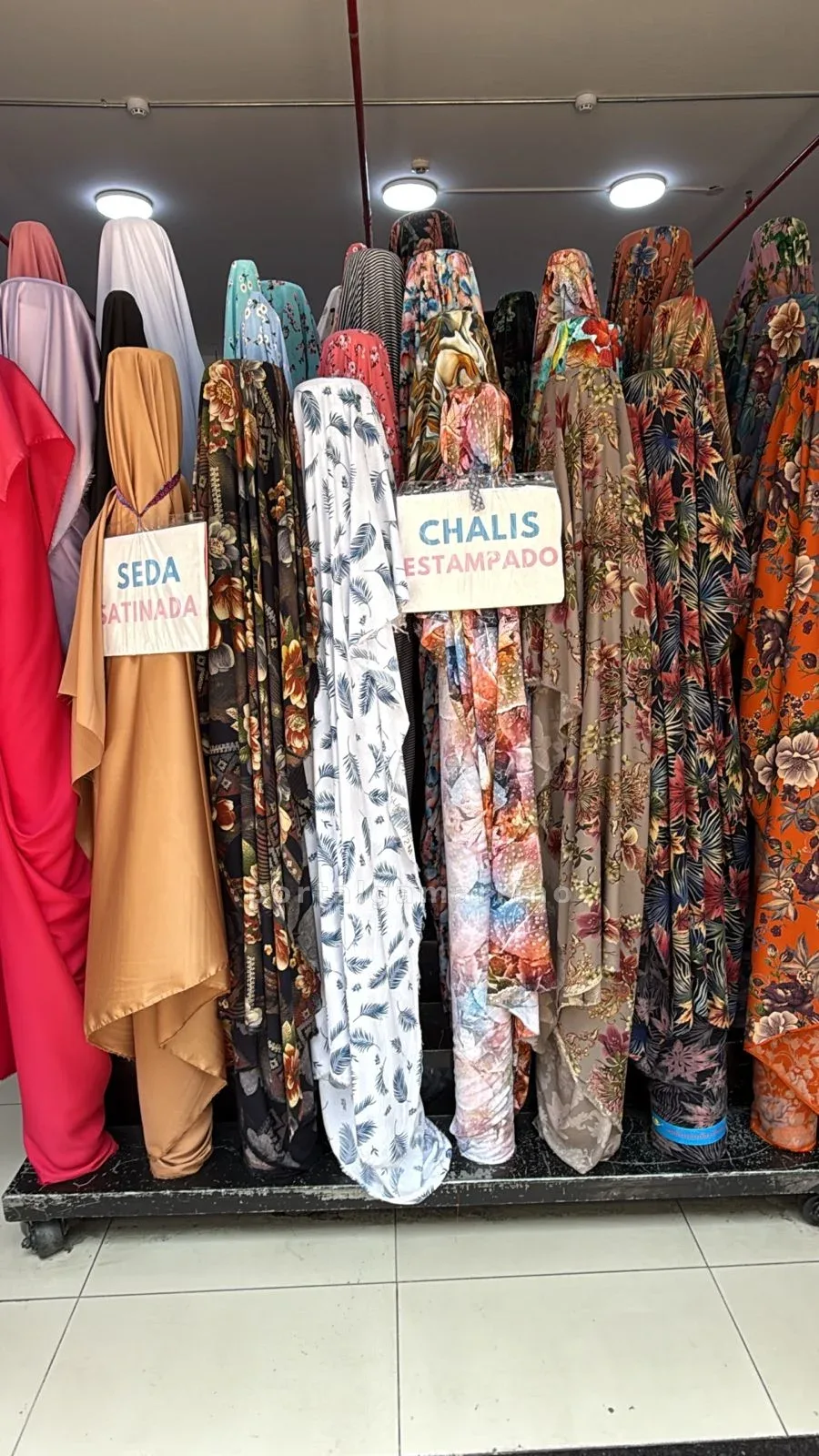Tela para vestidos — Antonio Bazo 1113