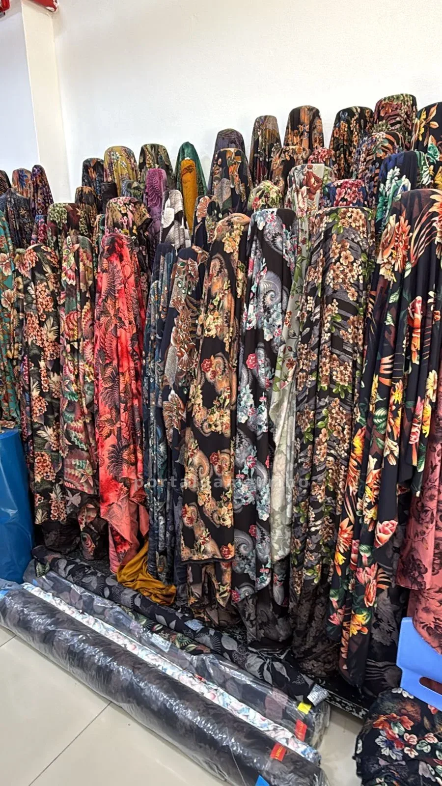 Tela para vestidos · Insumos para confección · Telas finas y estampadas — foto 2